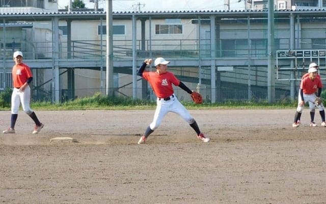 右足の動きでゴロ捕球の精度が上がる　強豪シニア監督が強化する内野守備