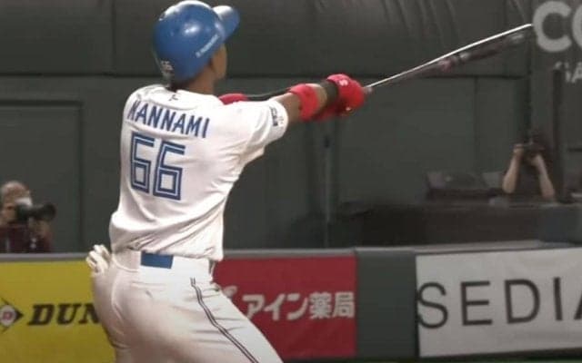 「ドン引きするくらい飛ばしたな」　スタンド上段の“超人弾”は「こんなに飛ぶんだ」