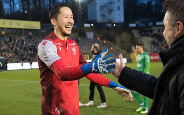 シュミット・ダニエルが俳優・伊藤健太郎と2ショット！古巣仙台の試合で始球式