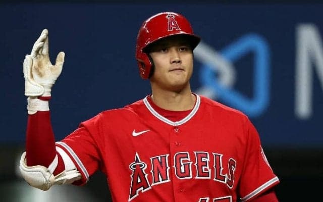 「判定に納得していないようだ」大谷翔平、際どい判定の見逃し三振に現地記者が反応！「厳しすぎない？」とファンも同情