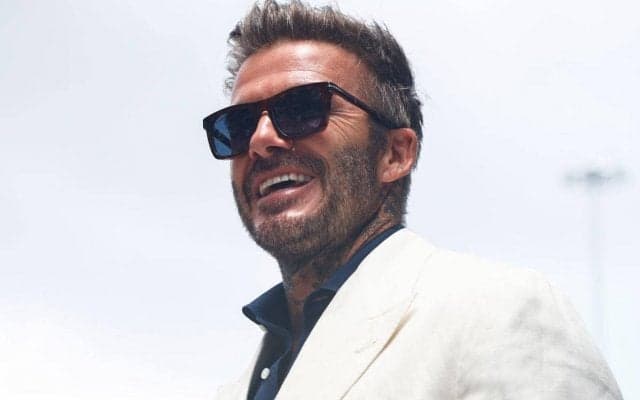 カタールツアーを行ったPSGの選手たちにスペシャルゲスト登場！ ベッカム氏の前では選手たちも満面の笑み