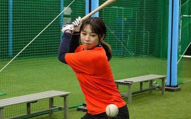 豪快スイングが話題の女子大生が驚異の数値記録　元球児に“匹敵”…最新機器で打撃分析