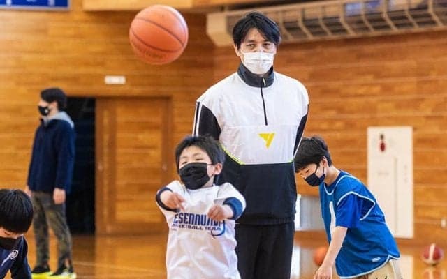 人生で「他人の評価」より大事なこと　バスケ渡邉拓馬さん、気仙沼の子供に贈る言葉
