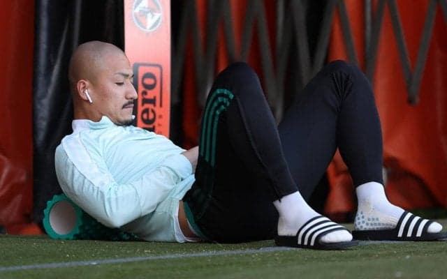 「なんて可愛い女の子なの」、「とってもキュート」セルティック前田大然が娘とナイキ50周年を祝福！手書きのロゴは“緑色” 