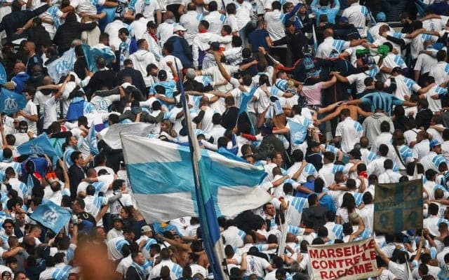 「ホームユニの色を反転させただけ」の指摘も…今季あと1試合のマルセイユが4thユニフォームを発表