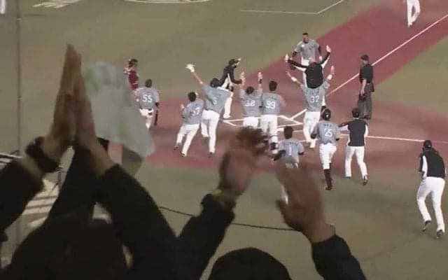 「角度、勢い、飛距離、全てが完璧」　球場熱狂の豪快弾は「これほど飛ばすのか」