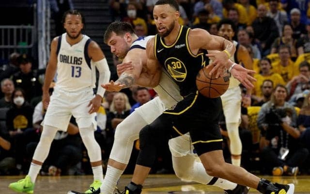 ウォリアーズがホームで先勝…第1Qからリードを奪って25点差で快勝／NBAプレーオフ