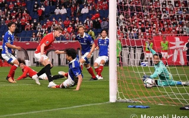 キャスパー・ユンカー後半だけでハットトリック「“浦和はこうであるべき”を見せられた」不思議の展開をもたらした「ピッチ外の力」【浦和vs横浜FM】(2)