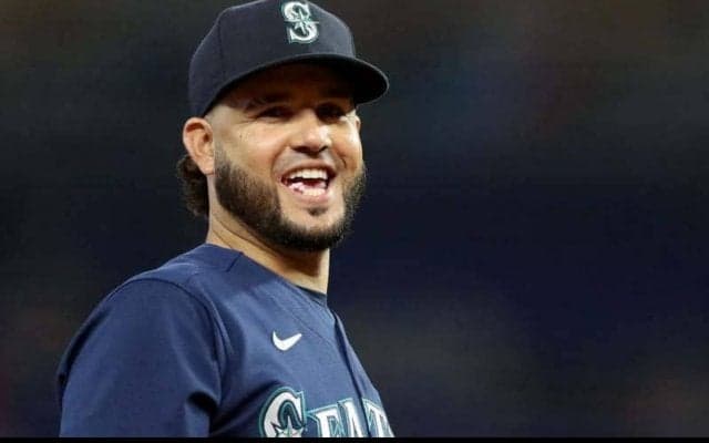 「運動神経すごい！」MLB通算200発のスラッガーが打席で華麗なリフティング！？「ボール小さいのに上手い」