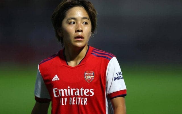 「可愛らしい」、「似合う〜」岩渕真奈がアーセナルの新ユニ姿をお披露目！