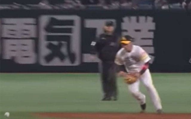 鷹今宮の爆走“真横スロー”が「うんめぇ」　間一髪の流れる美技は「特に凄かった」