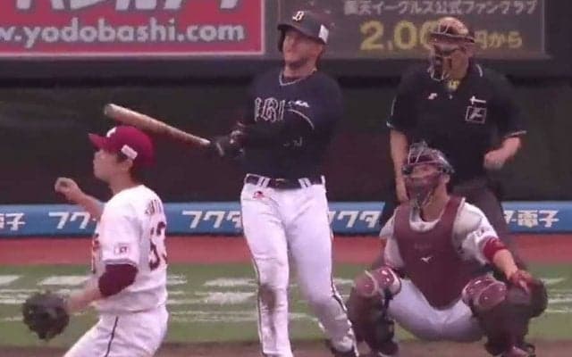 「スイング見えねえ」「野球盤の打者みたい」オリ新助っ人の“超高速”初アーチ
