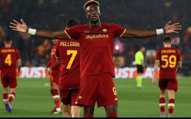 ローマで今季リーグ17ゴールのエイブラハムが去就に言及　「僕の心はここにある」