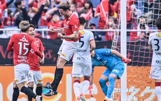 浦和リカルド・ロドリゲス監督、鹿島戦で「横浜FM戦の後半のプレーを継続と決断」で可変3バック採用も7戦連続ドロー