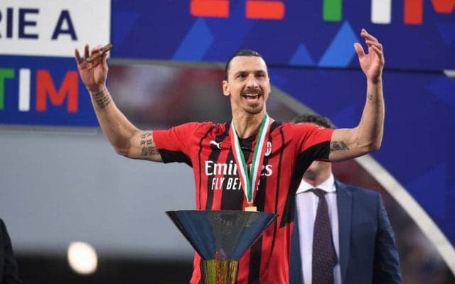 イブラヒモビッチ「王様」ぶりを見せつけるACミランの｢優勝セレモニー｣登場シーンが｢レジェンド｣と話題に!!