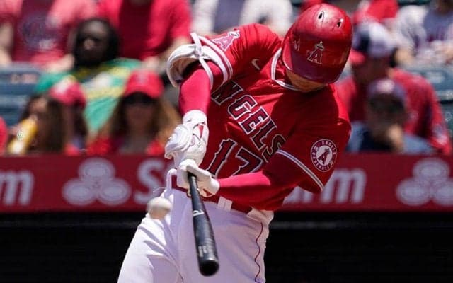 【MLB】大谷翔平に特大弾浴びた「バッテリーのうなだれ方」　完全一致のガックリが話題