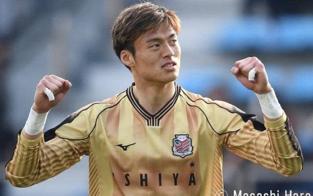 札幌・アクシデントで「1年2か月ぶりリーグ戦出場」23歳GKが見せた躍動で「動き出した時間」【磐田vs札幌】(2)
