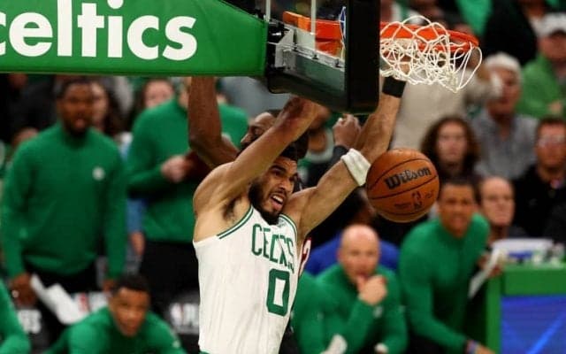 セルティックスが20点差快勝でシリーズをタイに…テイタムが両軍最多31得点／NBAプレーオフ