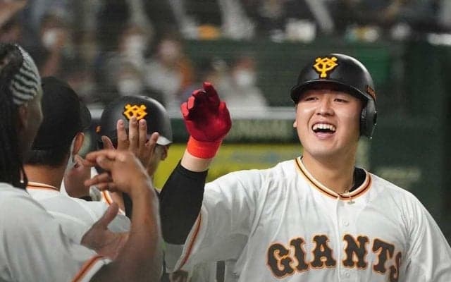 巨人・岡本和真、交流戦開幕でキングタイ13号2ラン　先制バックスクリーン弾に騒然
