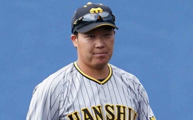 2連続で尻もち「これエグかったわ」　激突からの“空中くの字美技”が「鉄人かよ」