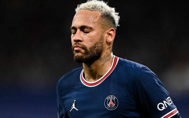 「素晴らしいスキル」女子選手がテクニックでネイマールを完膚なきまでにやりこめる…悔し紛れのリアクションも