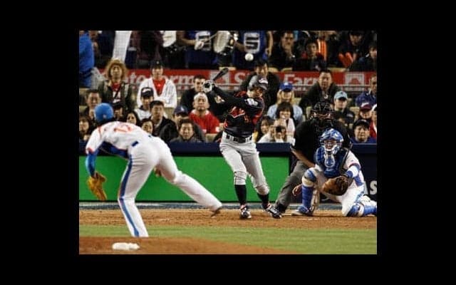 イチローから「どうします？」。WBC伝説のタイムリーの裏でスコアラーが答えたイム・チャンヨンの狙い球