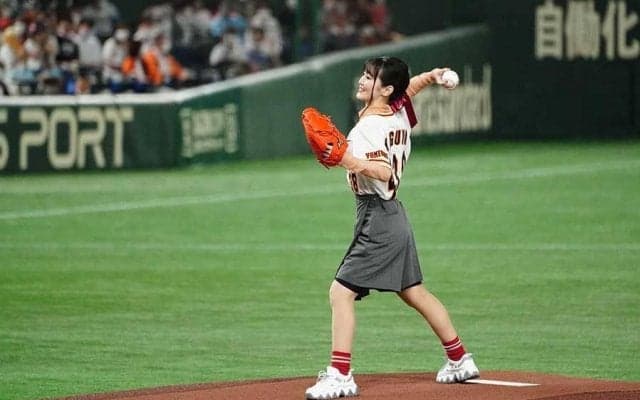 清純声優が豪快足上げでジタバタ「可愛かった〜」　投球後の“神配慮”が「素晴らしい！」