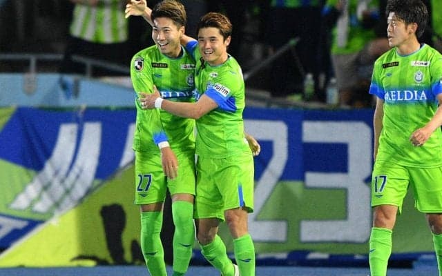 17位湘南が首位・川崎Fを粉砕!! 怒涛の固め打ちで谷口不在の守備陣から大量4得点【明治安田J1第15節】