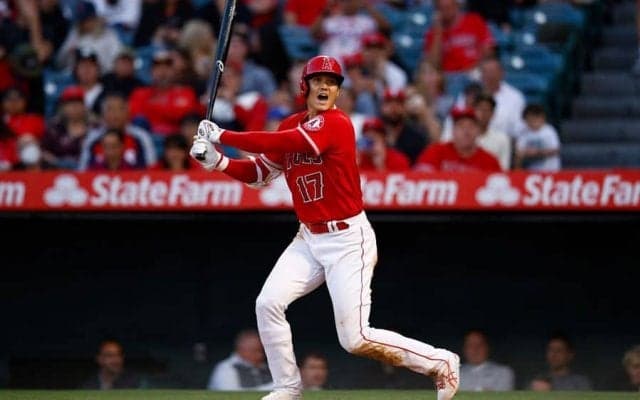 【MLB】大谷翔平「危ない！」　自軍ベンチへのファウルで絶叫＆苦笑い、TV実況「絆が強い」