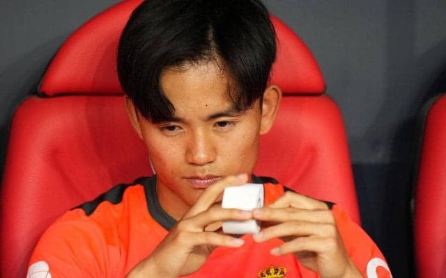 「コミュニケーション能力高い」パンツ姿の久保建英が体を張って“キレッキレダンス”まで披露！「貴重映像すぎる」