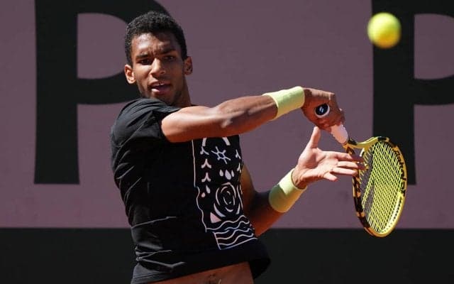 オジェ・アリアシムが快勝で3回戦進出。1回戦で挙げた大会初勝利の自信手放さず「3セットで勝つことを望んでいた」[全仏オープン]