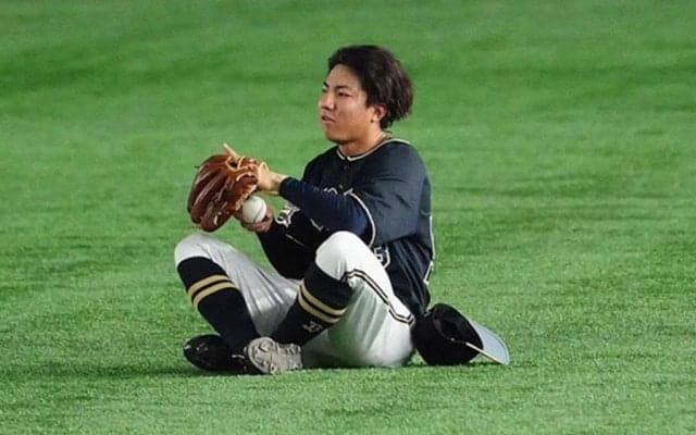 “右前打”強奪した二塁手が「マジ忍者」　爆走からの空中浮遊が「えぐすぎん？」