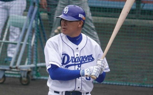 苦しんだ45歳・福留孝介が26打席目初安打　全盛期バット投げにファン「涙腺崩壊よ」