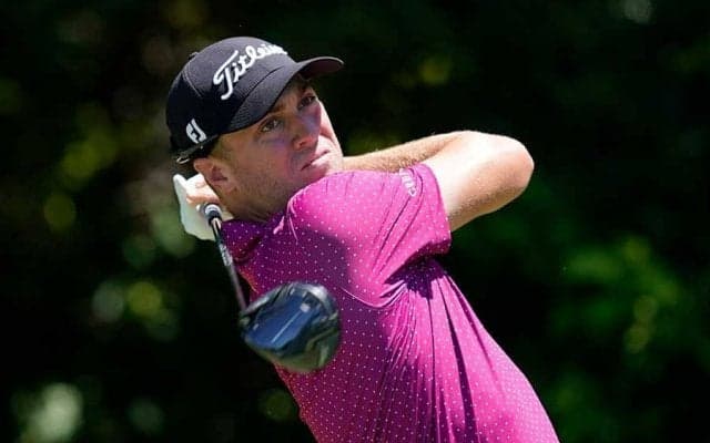 全米プロ優勝者のアプローチを阻むまさかの障害物　米ファン驚き「彼は駐車場にいる」