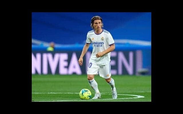 レアル・マドリードのモドリッチがますます輝く理由。風間八宏は「止める技術が抜群にうまい」と指摘