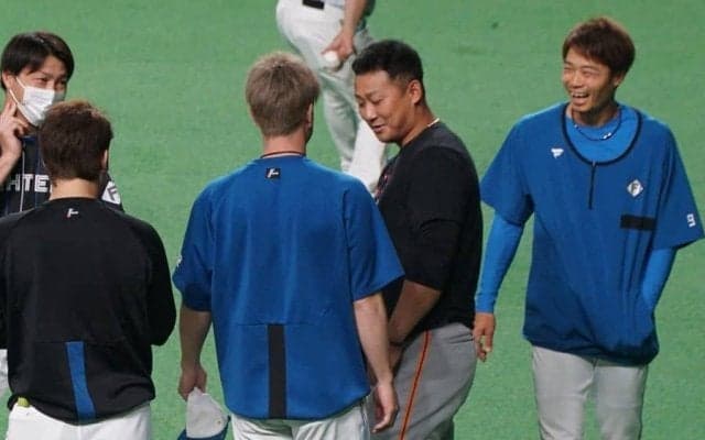 巨人・中田翔、古巣・日本ハム戦はベンチスタート　試合前には元同僚たちと談笑