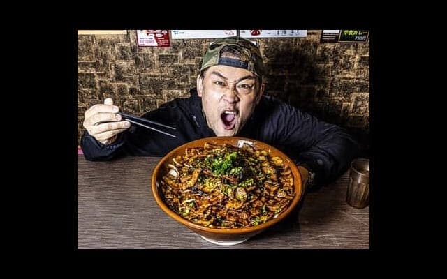 ギャンブル中毒、借金まみれで「人生詰んだ」。MAX鈴木がどん底から日本一の大食い王に変われた本当の理由
