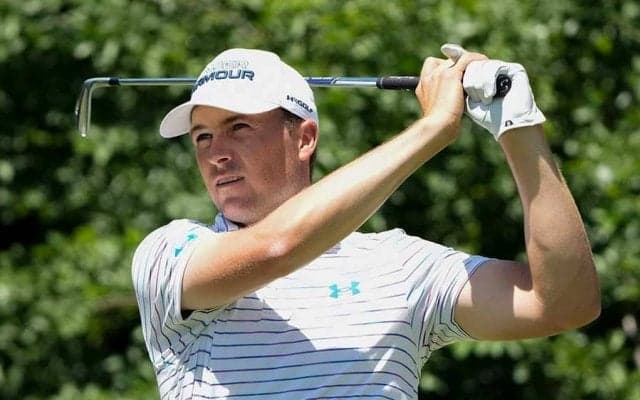 ゴルフ米名手、林の中でもお構いなしの好リカバリー連発に驚きの声「クレイジーだ！」