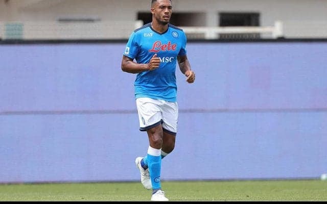 ナポリ、オプション行使でファン・ジェズスとの契約を1年延長