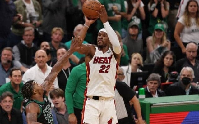 ヒートが接戦を制して3勝3敗に…バトラーがPO自己最多の47得点／NBAプレーオフ