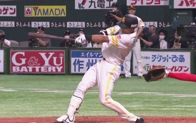 鷹の4年目・渡邉陸がプロ初弾から2打席連発　3安打5打点の大暴れに「最高です！」