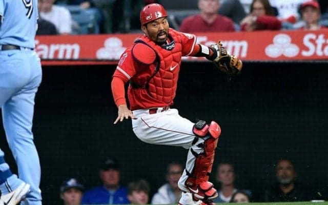 【MLB】エ軍カート・スズキが“緊急交代”　投球直撃で意識もうろう…本拠地ファンも騒然