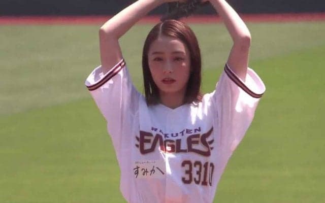 透明感すごい女子アナが「なんというダイナミック」　騒然の足上げが「可愛すぎない？」