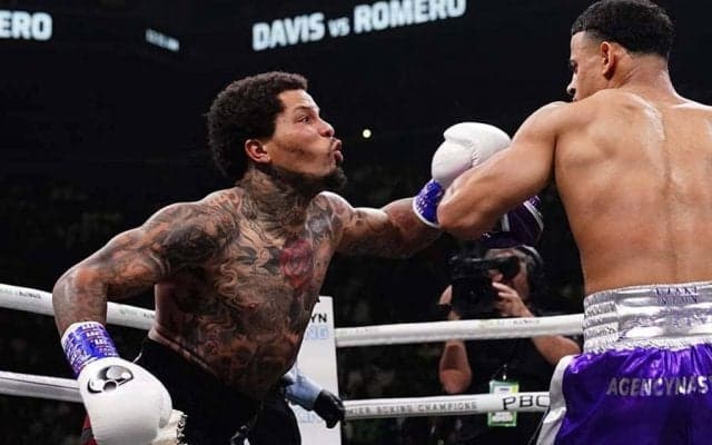 前のめりダウンの衝撃TKO　メイウェザー愛弟子に米記者驚き「相手の脚は小鹿のよう」