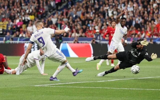 「ゴールは無効」美しすぎると話題を呼んだ女性元主審が、CL決勝のベンゼマのゴール取り消しを解説