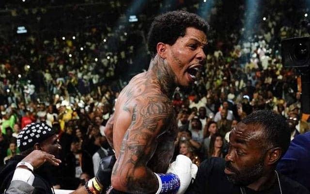 メイウェザー“傘下”の最強ボクサー、ド迫力の左に米騒然「審判が相手の命を救った」