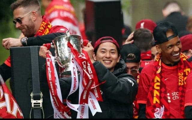 「今日は最高の1日」リバプールの2冠に貢献した南野拓実がパレードでの熱烈声援に感謝！「皆さんの応援のおかげ」