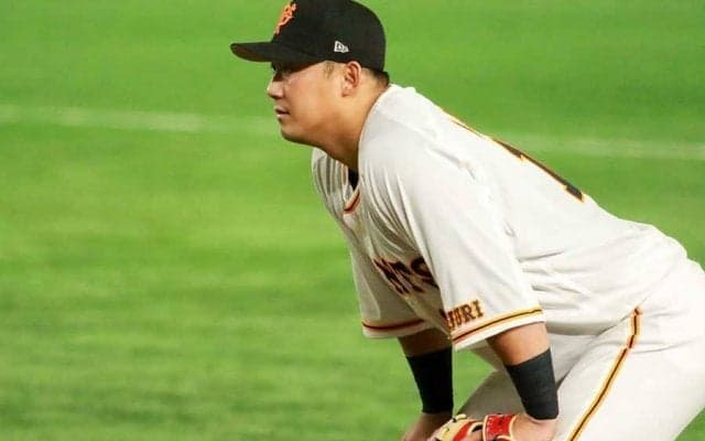 思わず膝からガクリ…中田翔の“奇行”が「いい演技」　まさかの格好が「ほんと好き」