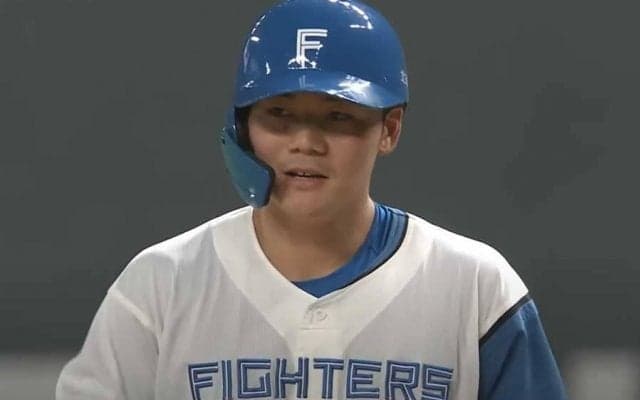 清宮幸太郎の“超軽打”が「えぐい飛ぶ」　あっという間に外野到達「速すぎる強すぎる」