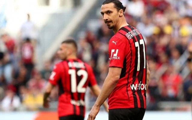 半年間ヒザの痛みに耐え続けたイブラヒモビッチ　週に一回の水抜きで注射器2本分の水を除去